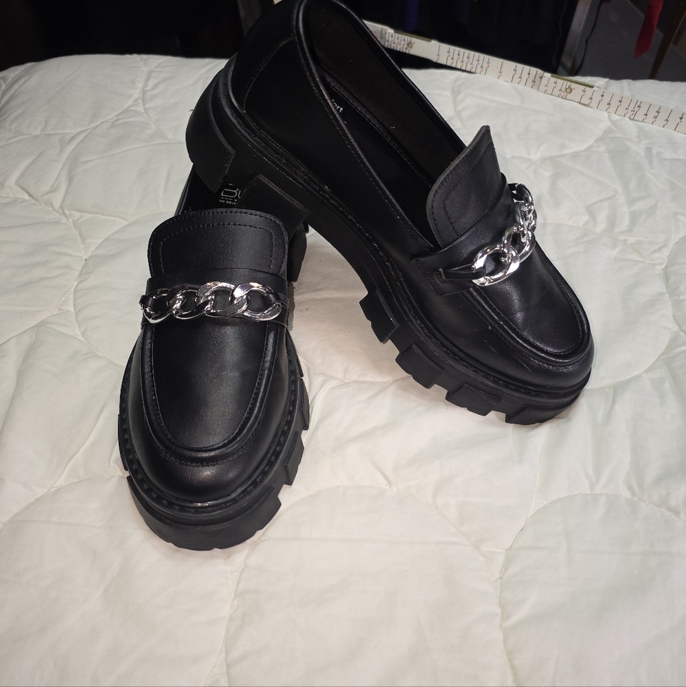 No Boundaries Chunky Chain Loafers Black Faux Leather Shoes Size 8